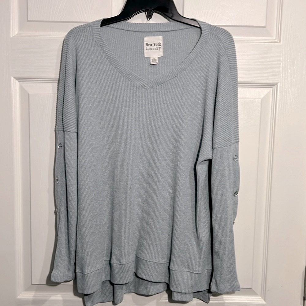 NEW YORK LAUNDRY Women's Light Blue Long Sleeve V-neck Sweater - Size 1x
